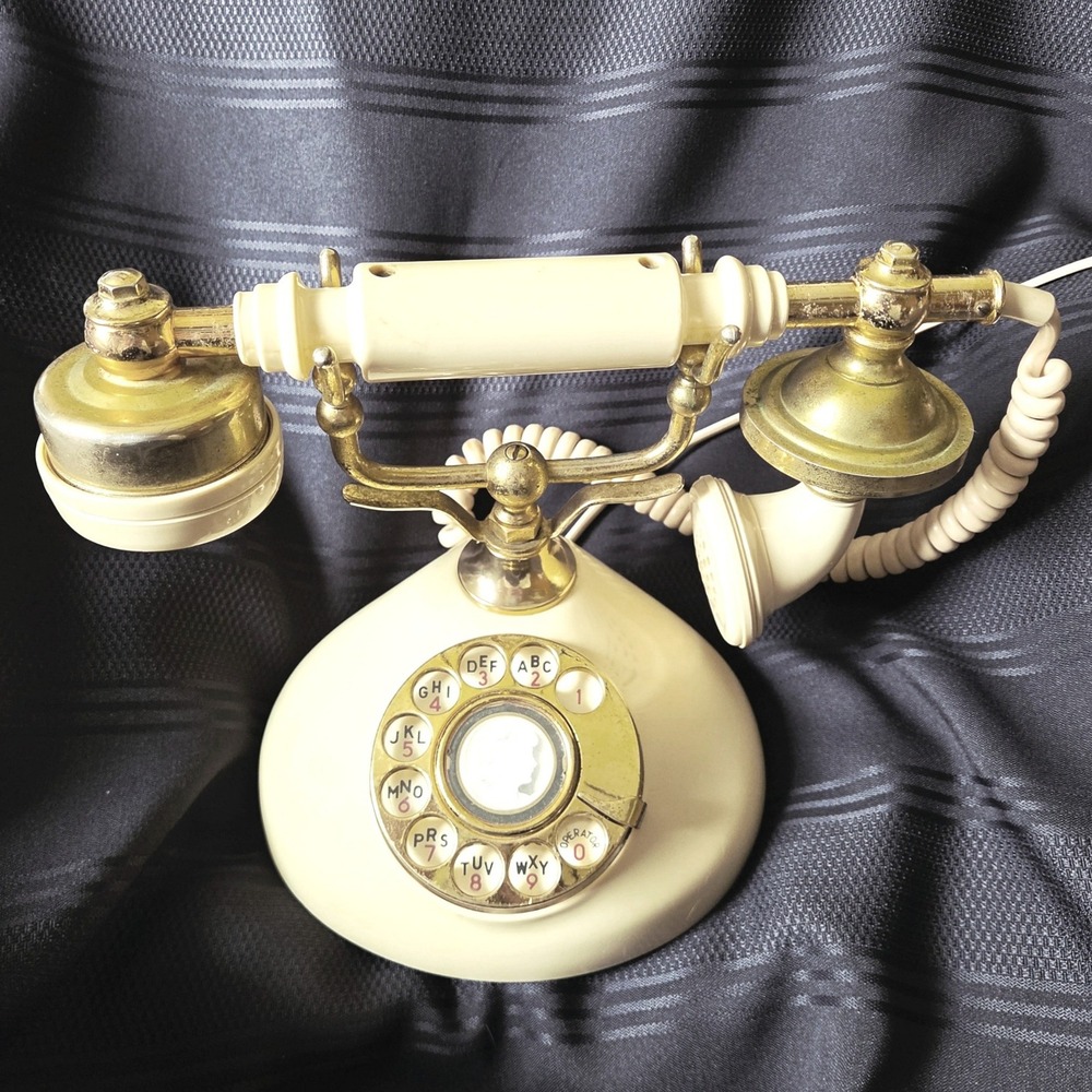 Leever Brothers First Lady Sweet Talk Rotary Phone Cream Gold Good Cameo NP 400